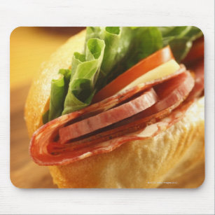 Een Italiaanse sub-sandwich met Muismat