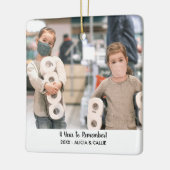 Een jaar om te onthouden - grappige kerstfoto van  keramisch ornament (Links)