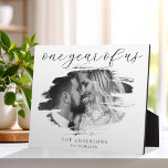 Een jaar van ons eerste bruiloft Jubileum Fotoplaat<br><div class="desc">Creëer uw eigen aangepaste foto eerste huwelijksverjaardag cadeau. Eenvoudig te personaliseren door een van uw favoriete afbeeldingen toe te voegen in een penseelstreekvorm en uw eigen tekst.</div>