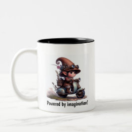 Een jong gelukkig kind op een Steampunk Skooter Tweekleurige Koffiemok