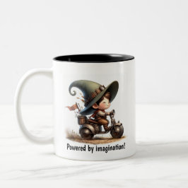 Een jong gelukkig kind op een Steampunk Skooter Tweekleurige Koffiemok