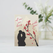 Een jong romantisch stel uit liefde, liefdesverhaa briefkaart (Staand voorkant)