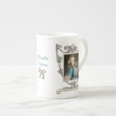 Een jonge dame met een parrot van Rosalba Carriera Porselein Kop (Voorkant rechts)