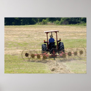 Een jonge jongen bestuurt een tractor om te oogste poster
