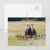 Een jonge jongen die een trekker bestuurt die oogs briefkaart (Voorkant / Achterkant)