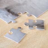 Een jonge ragdolkat zit op de stoel legpuzzel (Zijkant)