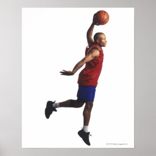 een jonge volwassen man met basketbal vliegt poster