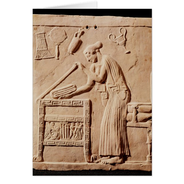 Een jonge vrouw die haar kleren in een (Voorkant)