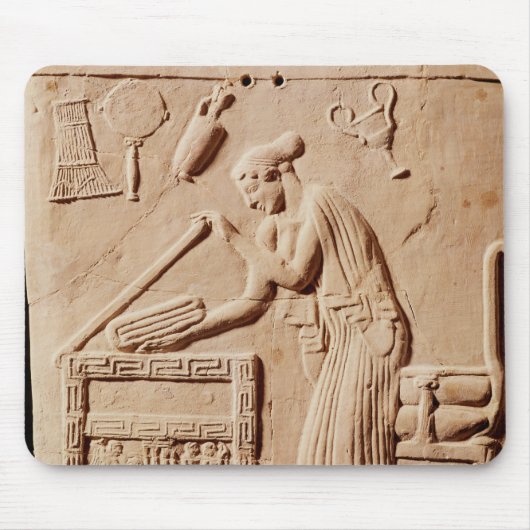 Een jonge vrouw die haar kleren in een muismat (Voorkant)