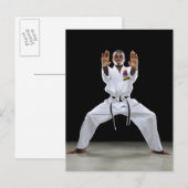 Een jongen (15 jaar oud) in een Karate Uniform met Briefkaart (Voorkant / Achterkant)