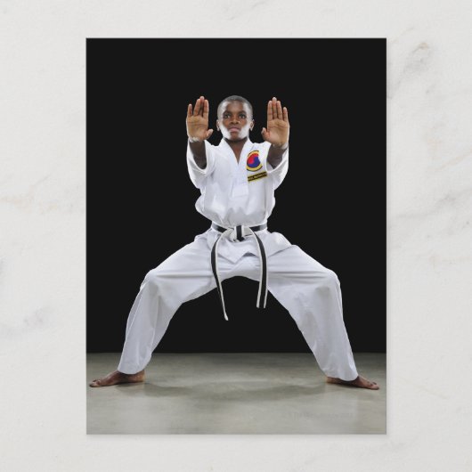 Een jongen (15 jaar oud) in een Karate Uniform met Briefkaart (Voorkant)