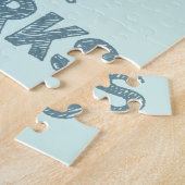 Een jongen die dol is op haaienliefhebbers legpuzzel (Zijkant)