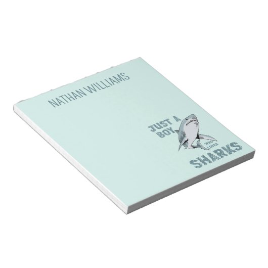 Een jongen die dol is op haaienliefhebbers notitieblok (Schuin)