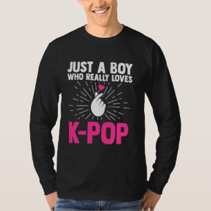 een jongen die echt van k-pop Zuid-Korea houdt T-shirt