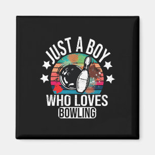 Een jongen die van bowling boys bowler houdt magneet