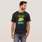Een jongen die van de bus 2 houdt t-shirt (Voorkant volledig)