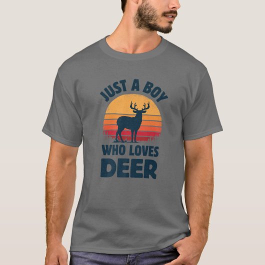 Een jongen die van elk Moose Retro houdt T-shirt (Voorkant)