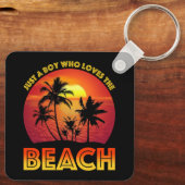 Een jongen die van het strand houdt sleutelhanger (Achterkant)
