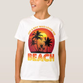 Een jongen die van het strand houdt t-shirt (Voorkant)