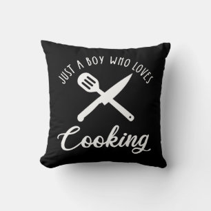 Een jongen die van koken houdt kussen