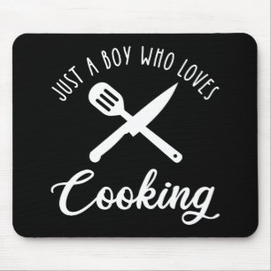 Een jongen die van koken houdt muismat