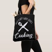 Een jongen die van koken houdt tote bag (Dichtbij)