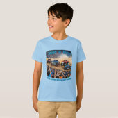 Een jongen die van monstertrucks houdt t-shirt (Voorkant volledig)