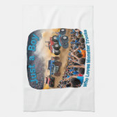 Een jongen die van monstertrucks houdt theedoek (Verticaal)