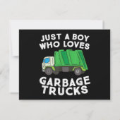 Een jongen die van vuilniswagens houdt (Achterkant)