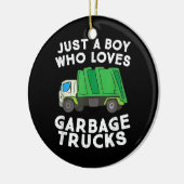 Een jongen die van vuilniswagens houdt keramisch ornament (Links)