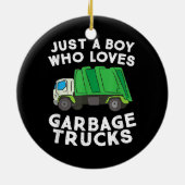 Een jongen die van vuilniswagens houdt keramisch ornament (Achterkant)