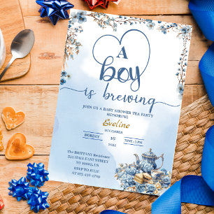  een jongen is aan het theezetten babyshower voor  kaart