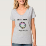 Een joodse Star Shana    TovaT-Shirt T-shirt<br><div class="desc">Shana Tova Jewish Star is voorzien van Hebreeuwse stijl gekleurd glas Star van David en zonnige groet voor een Happy Nieuwjaar.</div>