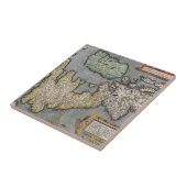 Een kaart van Groot-Brittannië | 1587 Tegeltje (Zijkant)