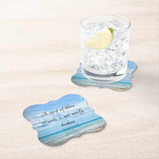 Een kabel van drie strengen strand-oceaanblauw kartonnen onderzetters (Insitu)