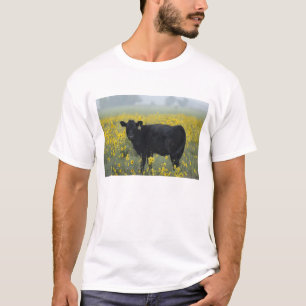 Een kalf te midden van de zonnebloemen van Nebrask T-shirt