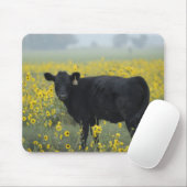 Een kalf tussen de zonnebloemen van de Nebraska Muismat (Met muis)