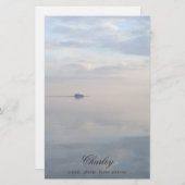 Een kalm zee, reflecties en het eiland briefpapier (Voorkant / Achterkant)