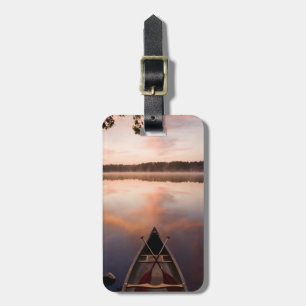 Een kano rust op de oever van Pawtuckaway Lake Bagagelabel