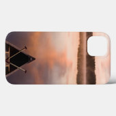 Een kano rust op de oever van Pawtuckaway Lake Case-Mate iPhone Case (Achterkant (horizontaal))