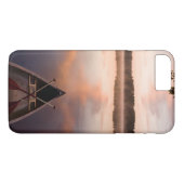 Een kano rust op de oever van Pawtuckaway Lake Case-Mate iPhone Case (Achterkant (Horizontaal))