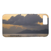 Een kanoe-ploegendienst voor de kust Case-Mate iPhone case (Achterkant (Horizontaal))