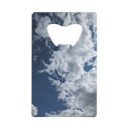 Een kant van wolken creditkaart flessenopener