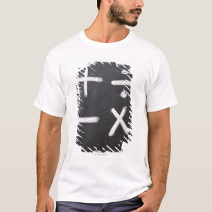 Een karton met mathematische symbolen erop t-shirt