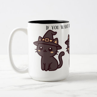 Een kat die een hoed draagt voor kattenliefhebbers tweekleurige koffiemok