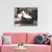 Een kat die het schopt is Paw. Canvas Afdruk (Insitu (Woonkamer))