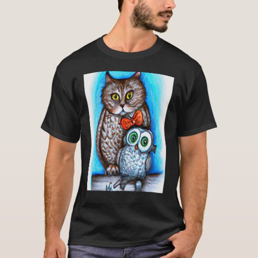 Een kat en een opgerold, gemengde kunst t-shirt (Voorkant)