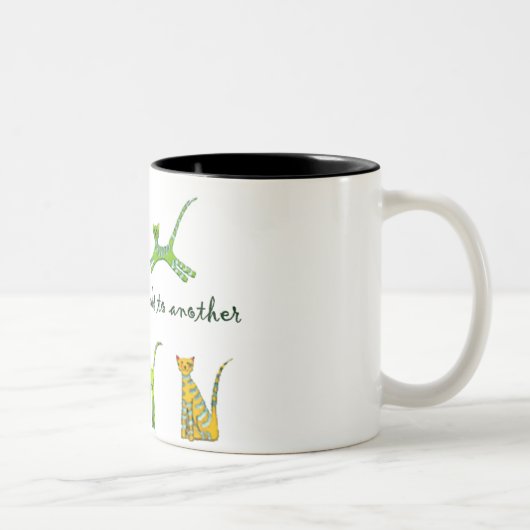 Eén kat leidt gewoon naar een andere tweekleurige koffiemok (Rechts)
