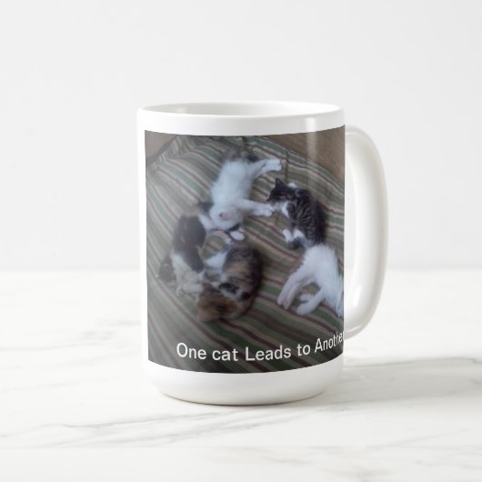 Een kat leidt tot een andere Mok (Voorkant rechts)