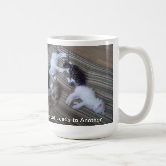 Een kat leidt tot een andere Mok (Rechts)